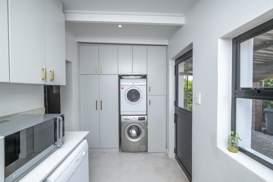 4 Bedroom Property for Sale in Hoog En Droog Western Cape